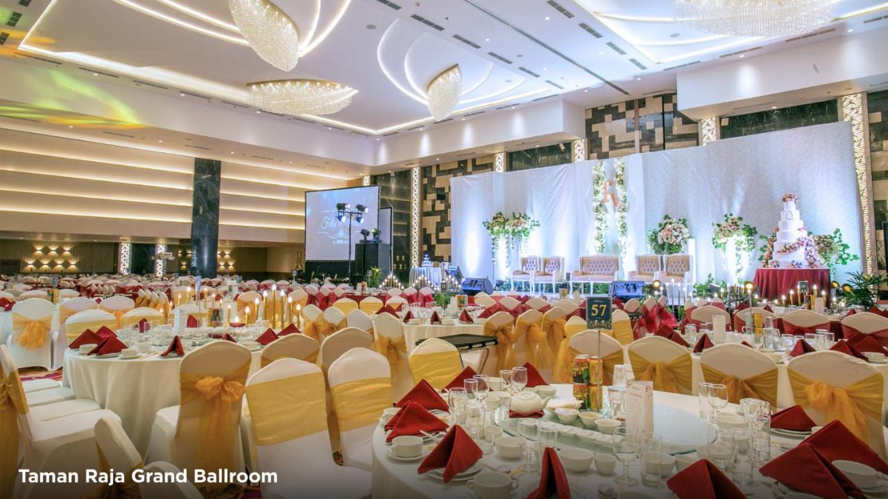 BW Luxury Hotel Jambi Exterior foto