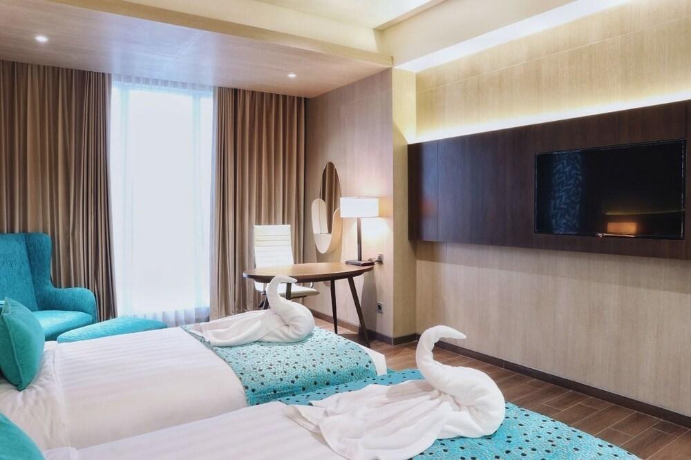 BW Luxury Hotel Jambi Exterior foto