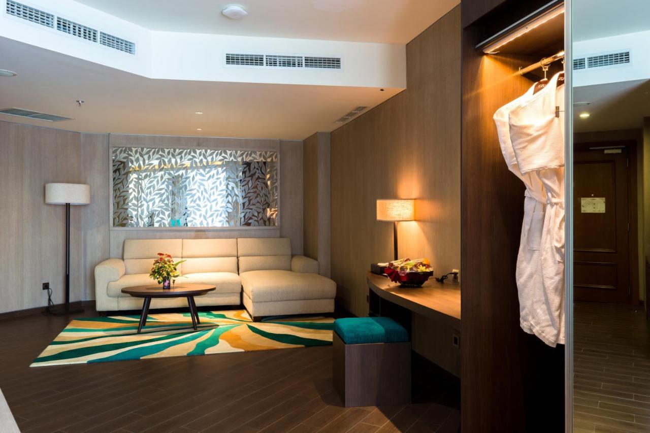 BW Luxury Hotel Jambi Exterior foto